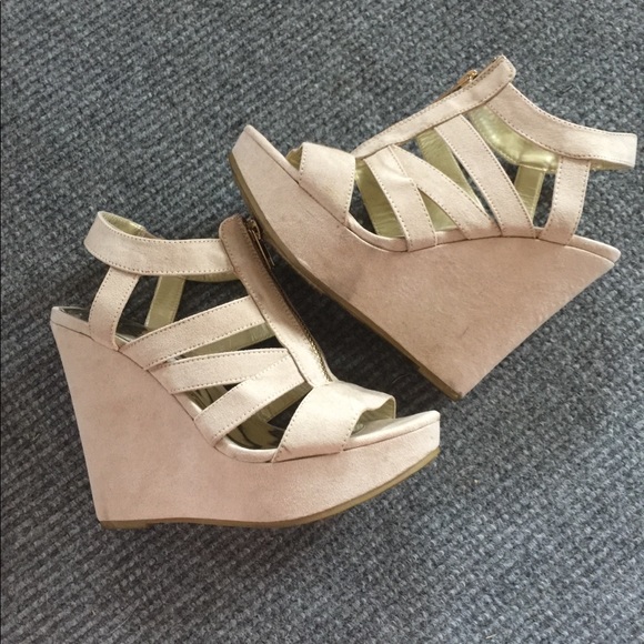 SOLD - Carlos by Carlos Santana Wedges - Picture 5 of 5